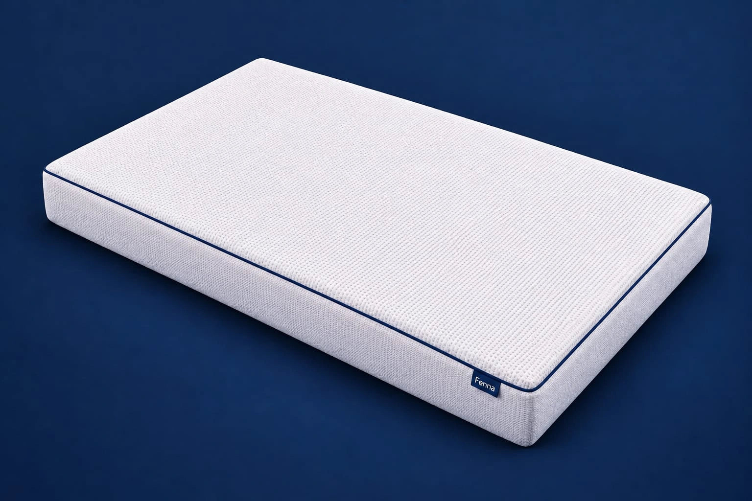 Fenna matras met witte geweven hoes, donkerblauwe bies en Fenna-label
